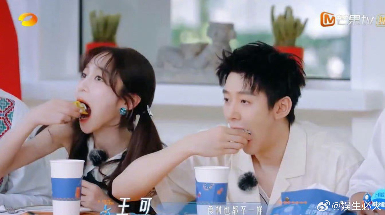 #王可邓为来花少干饭了# 被在花少首映篇的干饭名场面可爱到了！专心干饭模式开启，大口干饭的样子看着好有食欲！#花儿与少年# #花少8首播观后感# ​​​#花儿与少年[超话]# ​