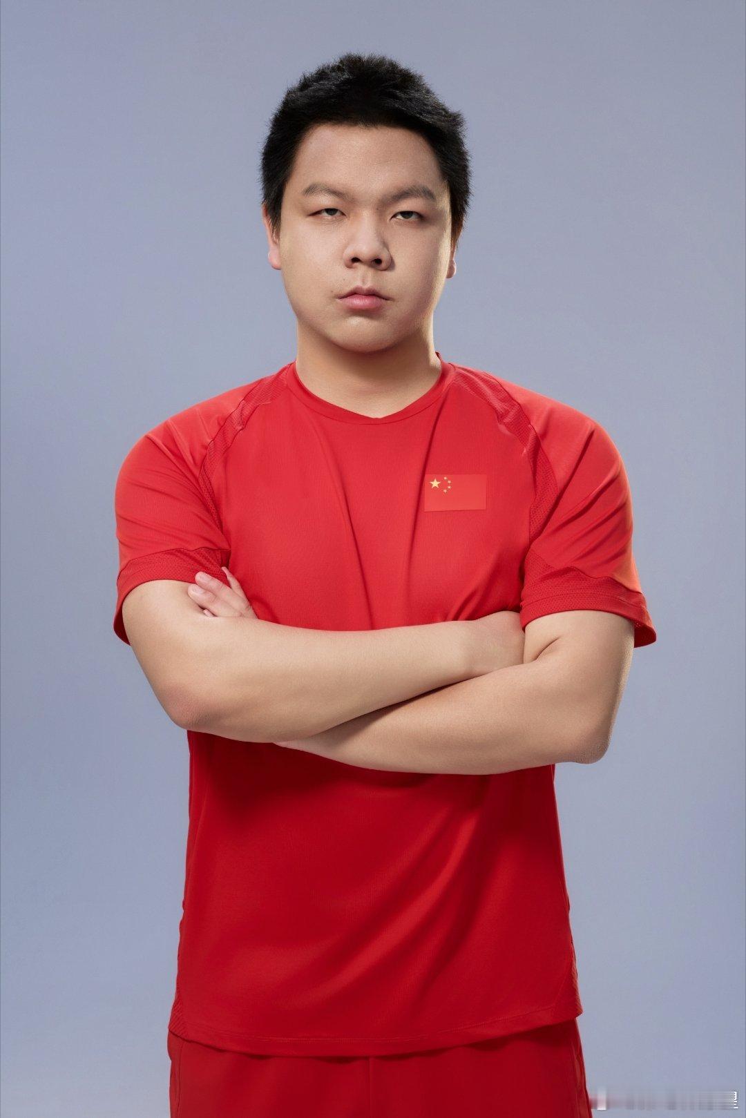 #大帅MJJ[超话]##亚运会电竞##我为中国电竞加buff#别人都是眼神坚定的像入党，怎么到咱家蛋这里像是黑老大要出去打架了[二哈][二哈]#游戏电竞安利# 
王者荣耀丨KPL丨成都AG超玩会大帅丨亚运会电竞 ​