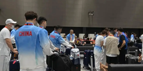 日本亚运会，真是丢人丢到全世界了，还没有正式开幕，就已经遭到了多国代表团以及国际舆论的广泛批评，离9月19日开幕只剩两天，名古屋的烂摊子还在越滚越大。

距离9月19日开幕只剩两天，爱知·名古屋亚运会还没等来掌声，先被多国代表团和国际舆论推上了热搜。住宿不达标、机场接不上人、运动员吃不饱，几件本该最