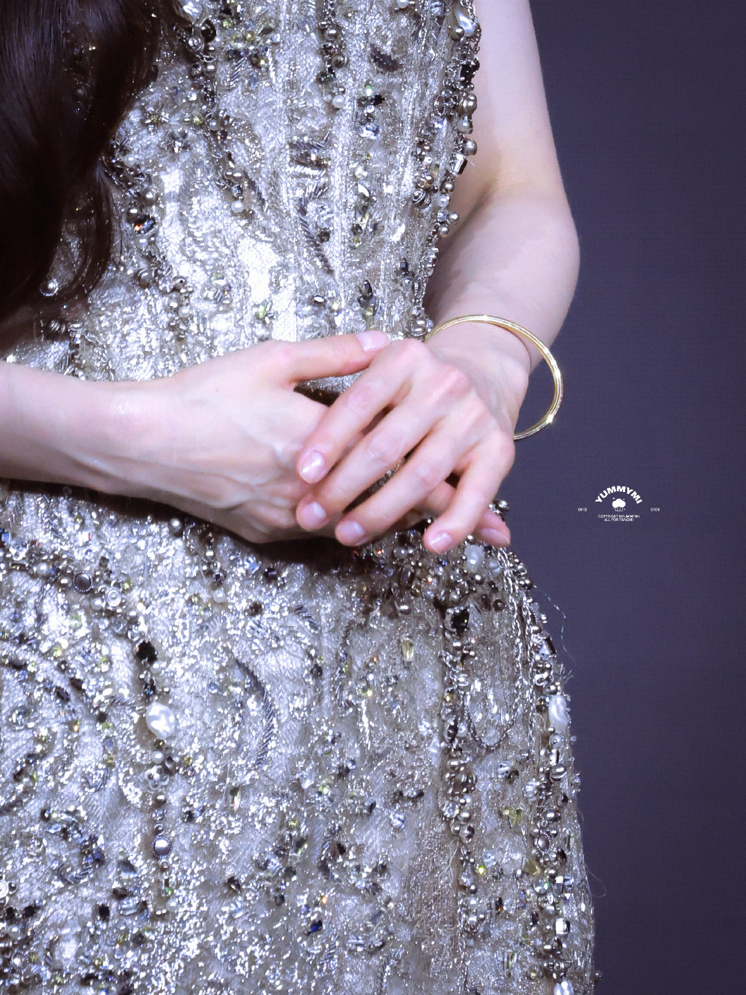 #杨幂[超话]##杨幂 好权威的一张脸# 
妈幂…💜
​