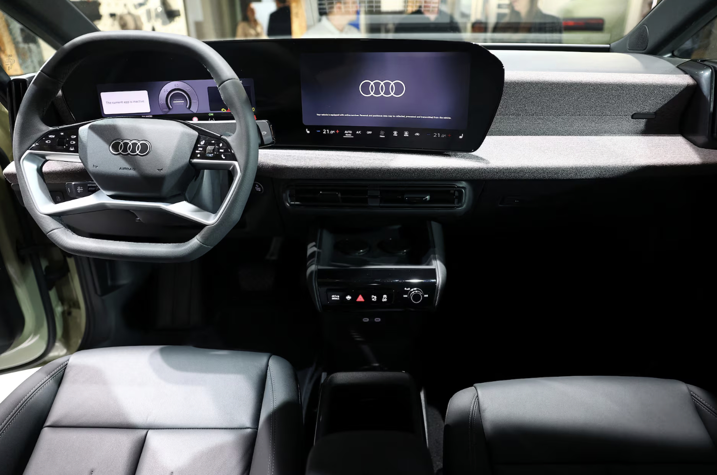 奥迪推出全新紧凑型电动车，力图提振欧洲销量

奥迪推出了全新紧凑型电动车A2 e-tron，旨在提升其在欧洲小型车市场的份额。目前，中国汽车制造商正在欧洲市场推出更多价格亲民的车型，奥迪此举也有助于提振其全球销量。

上一代A2二十年前退出市场，最新一代作为纯电动车回归。新车百公里耗电量仅为12. ​
