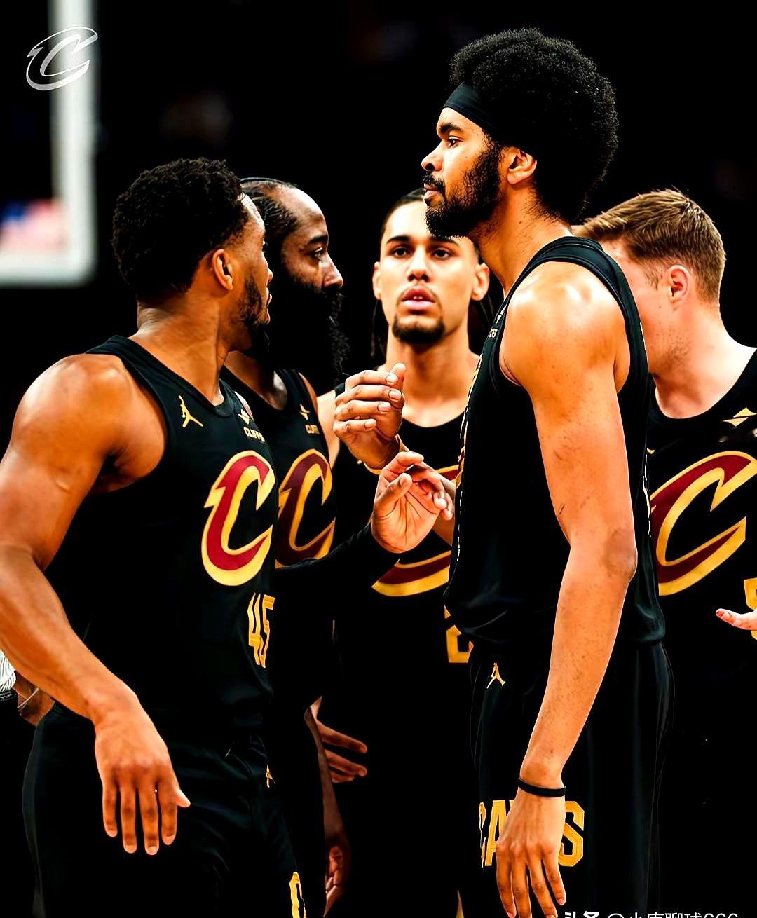 哈登前三节扛着球队走，怎么最后还成了背锅的？    猛龙主场93-89...