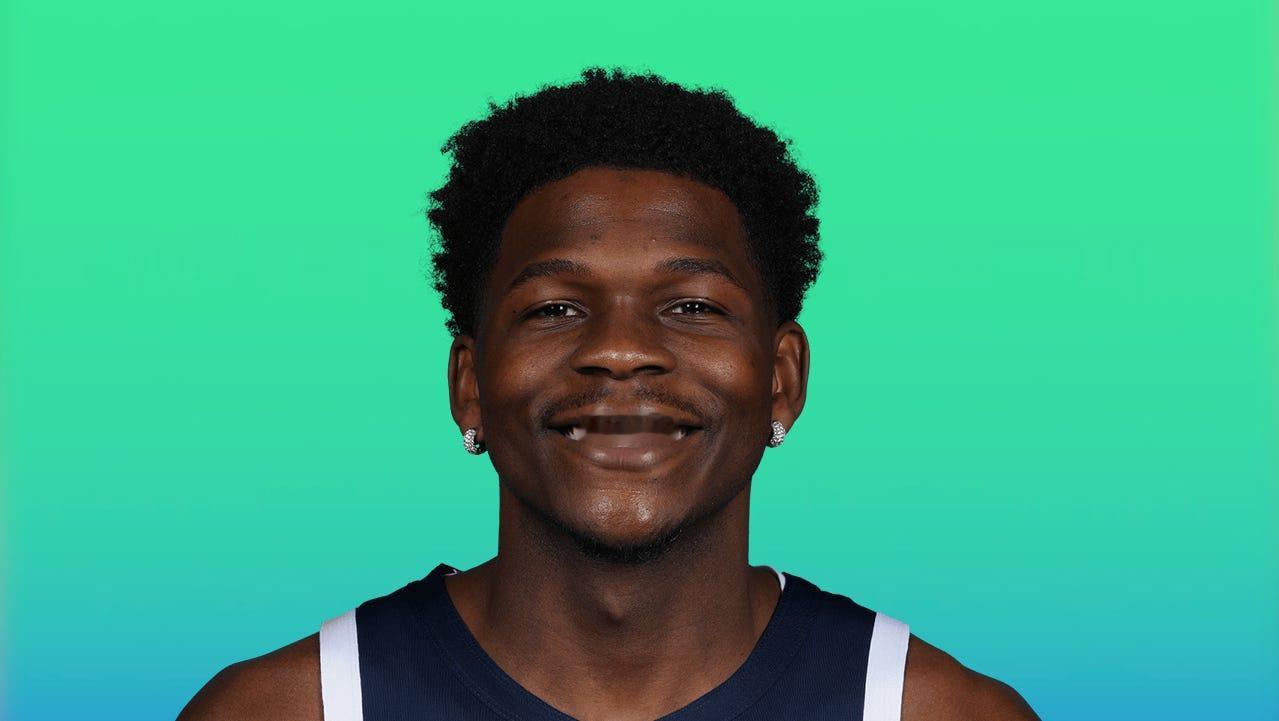 🏀 华子半场突发意外，麦克丹尼尔斯霸气承诺这球我们替你赢 　 森林狼...