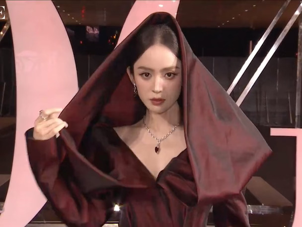 两年前vogue盛典的吸血鬼女王