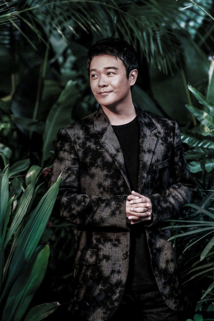 提起星二代，很多人只看到自带的光环和优越条件，却忽略了明星父母背后的教育用心。陈思诚对儿子的培养方式，就刷新了很多人对豪门育儿的认知，藏着十分通透的教育智慧。
 
众所周知，陈思诚将儿子送入了国际学校。对普通家庭来说，国际学校的学费高昂，是一笔极大的开销，也是不小的生活压力。
 
但陈思诚做出这个选