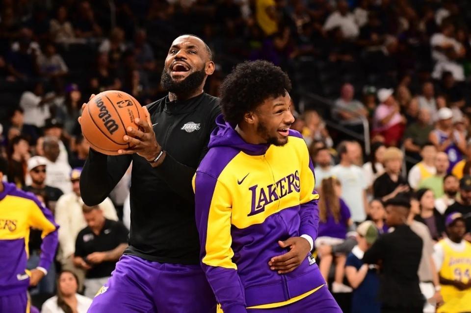 球迷朋友们重磅赛程出炉！NBA官方公布詹姆斯76人两大关键对决，还有史...