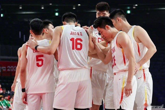 【#亚运会中国队首秀# 中国男篮大胜哈萨克斯坦男篮】#中国男篮回应大胜哈萨克斯坦# 北京时间9月11日，中国代表团上演了在爱知·名古屋亚运会的首秀，中国男篮以99比61大胜哈萨克斯坦男篮，收获开门红。上届在杭州，中国男篮在家门口不敌菲律宾男篮，无缘决赛，如今在名古屋，中国男篮希望时隔八年重夺亚 ​