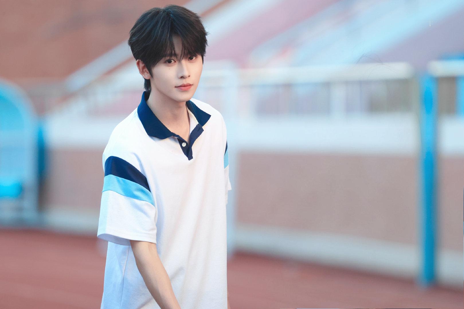 #w是一航呀w[超话]#
学长  我也是你青春里淡淡的一笔吗 ​