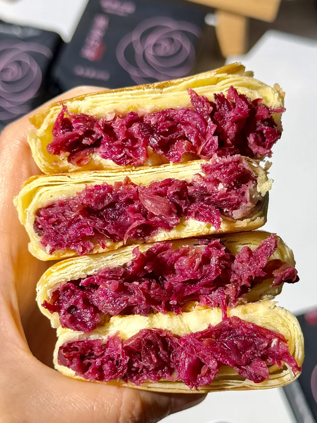 感觉以前的鲜花饼全都白吃了…一口沦陷！！