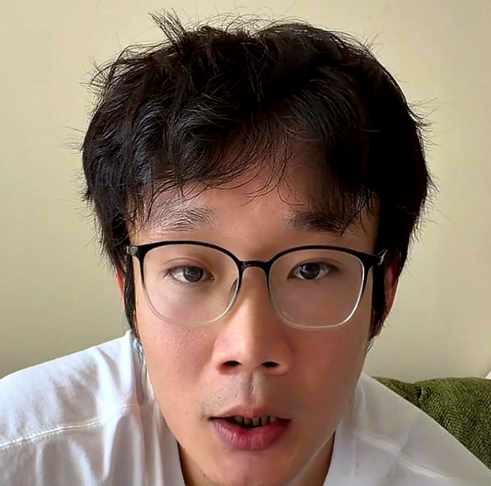诸暨的灯一亮，脑子先闪回雅加达那晚：69比72，22次失误颗颗扎眼，周琦22分21板都扛不住，孙铭徽末节手紧成结，七回合白送，罚球也飘，杜锋那句“是我们打败了自己”像钉子还在墙上。
转到今天，阿拉基没上，劳森没到，黎巴嫩节奏按得死，半场阵地耗你心，前场篮板要命，照旧等着对手先泄气。
这回内线有杨瀚森