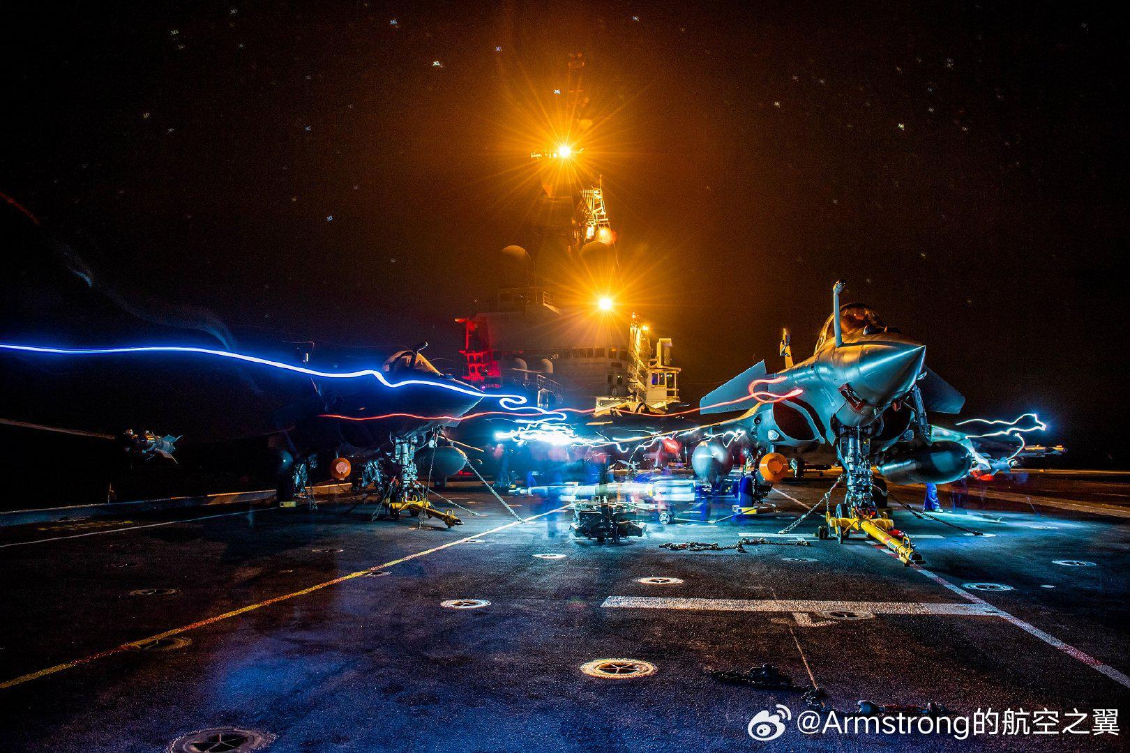 法国戴高乐航母上阵风M舰载机的复杂电磁环境风格照 ​