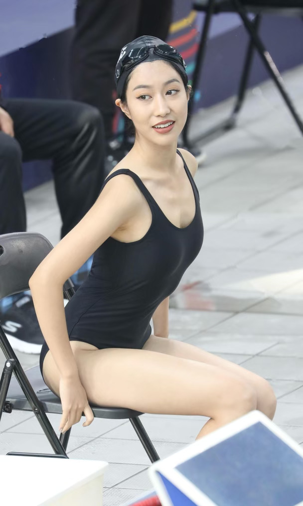 吴映香早期超新星泳装