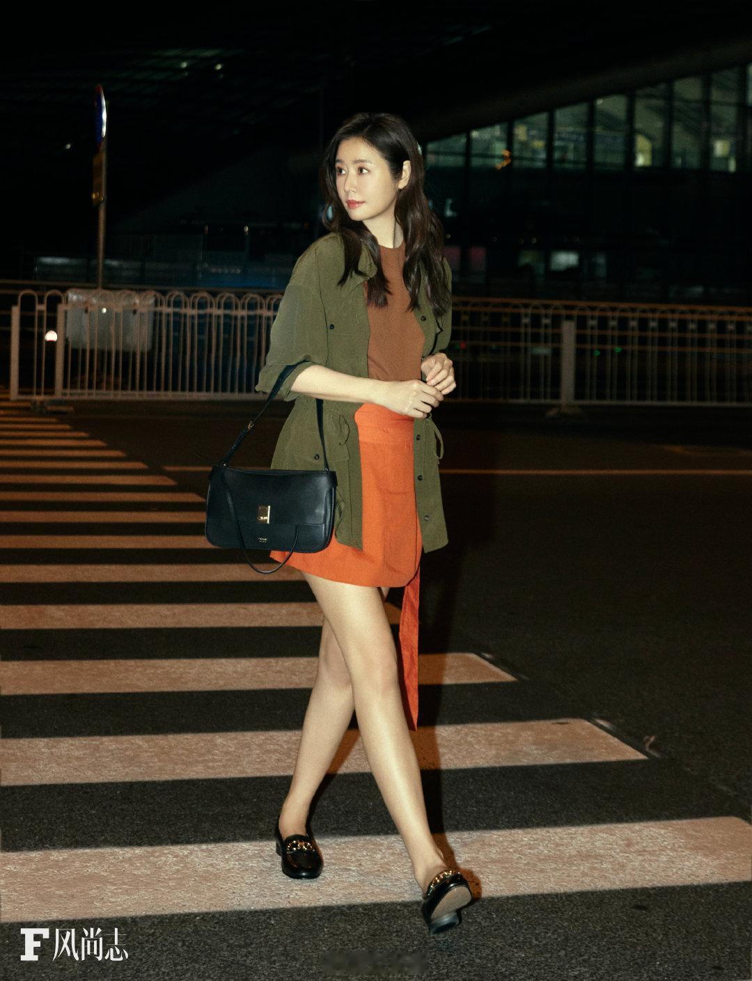 #林心如[超话]#[心]#林心如正能量# 
 跨越山海，奔赴米兰，林心如站在光里，不疾不徐缓缓而来。
从九寨的山水治愈，到米兰的时尚盛宴，静待她在秀场释放独有的从容魅力。

#林心如风尚志米兰时装周# ​