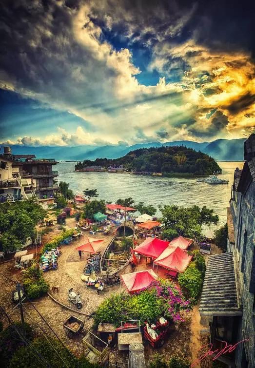 我国拥有全球最大国内旅游市场，成为国际旅游主要目的地。国内文旅产业稳步回暖，国内出游规模持续走高，这份亮眼的数据，实实在在印证大众旺盛的出行需求。

普通人出游的思路，已经和从前大不一样。不再非要长途奔赴知名大景区，周边一日游，乡村休闲游，自驾小众路线，慢慢成为很多家庭的首选。很多人只要有空，就想着