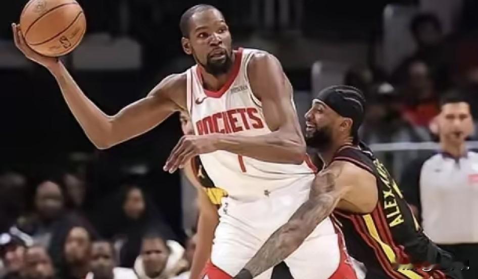 9月16日 NBA重磅消息汇总
 
🔥头条重磅：伦纳德交易正式落地，快船重罚结果出炉
 
1. 伦纳德重返猛龙交易官宣完成
搁置74天的交易正式生效：

猛龙送出英格拉姆、格雷迪·迪克、2031&amp;2033无保护首轮、2027首轮互换权+2个次轮签，换回科怀·伦纳德。

伦纳德主动放弃745万美元交易