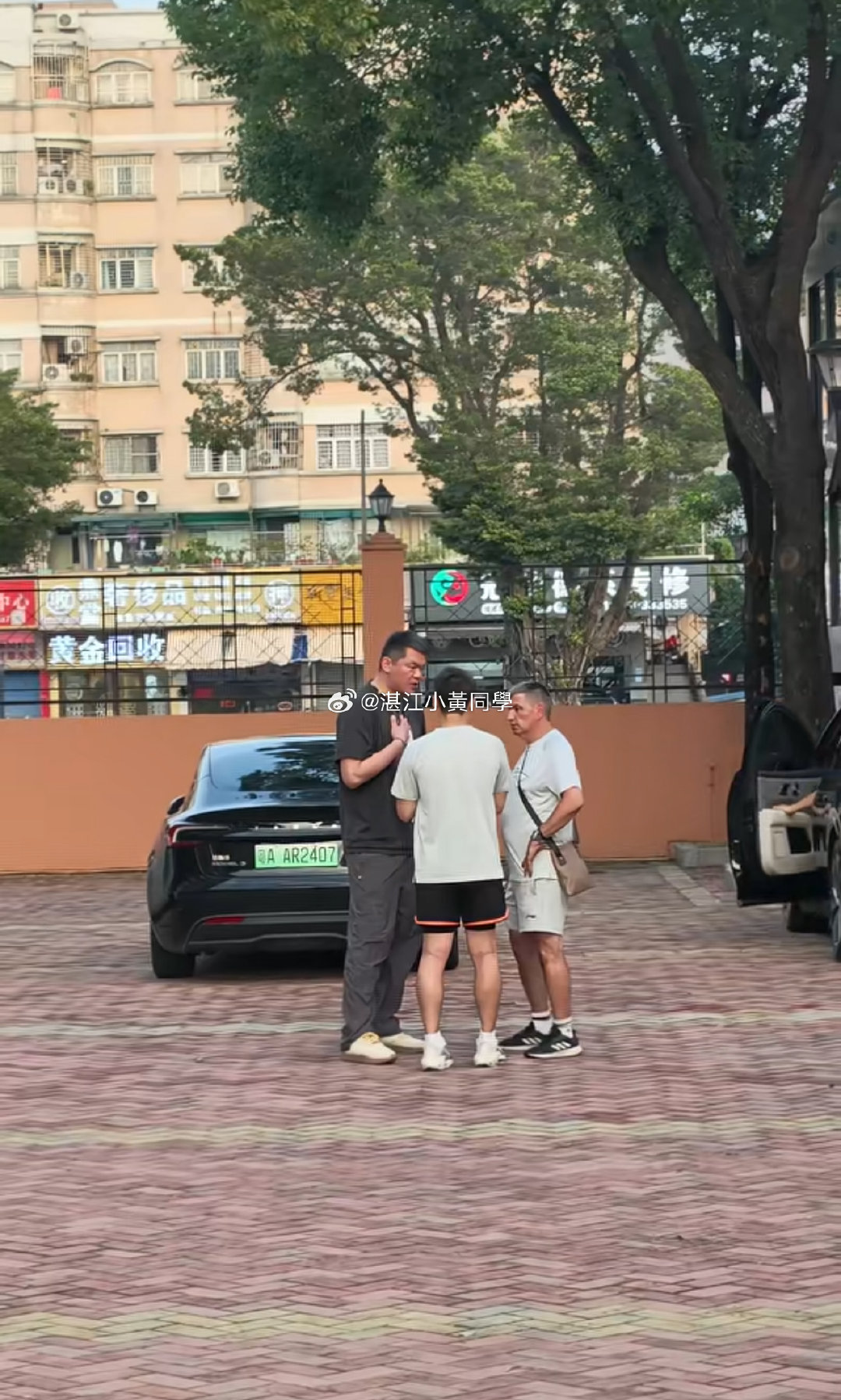 朱总还是放心不下我们的广东宏远呀！玩笑归玩笑，朱总是一个负责任的总经理...