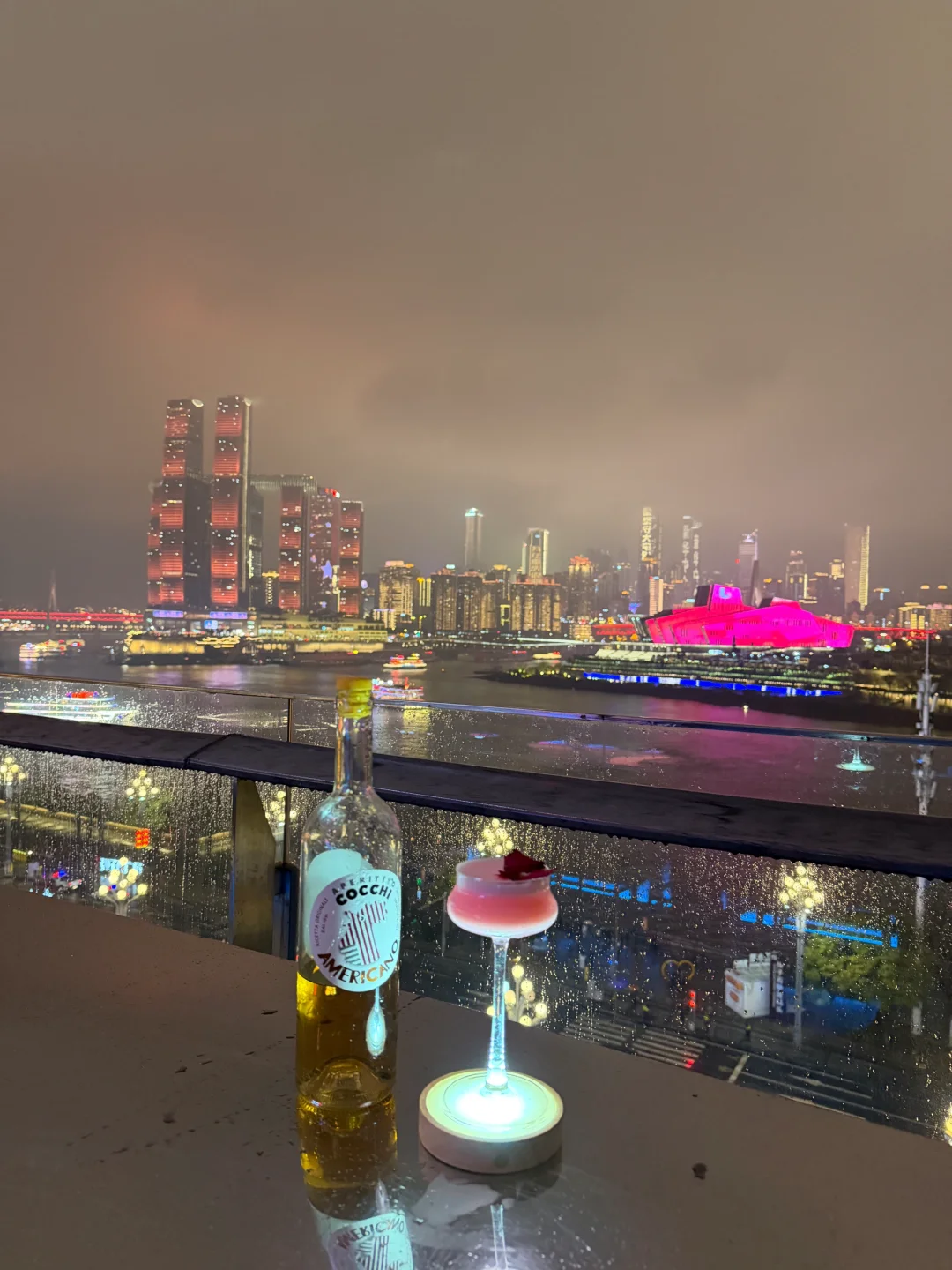 我和姊妹们一起喝点粉色的液体。。。