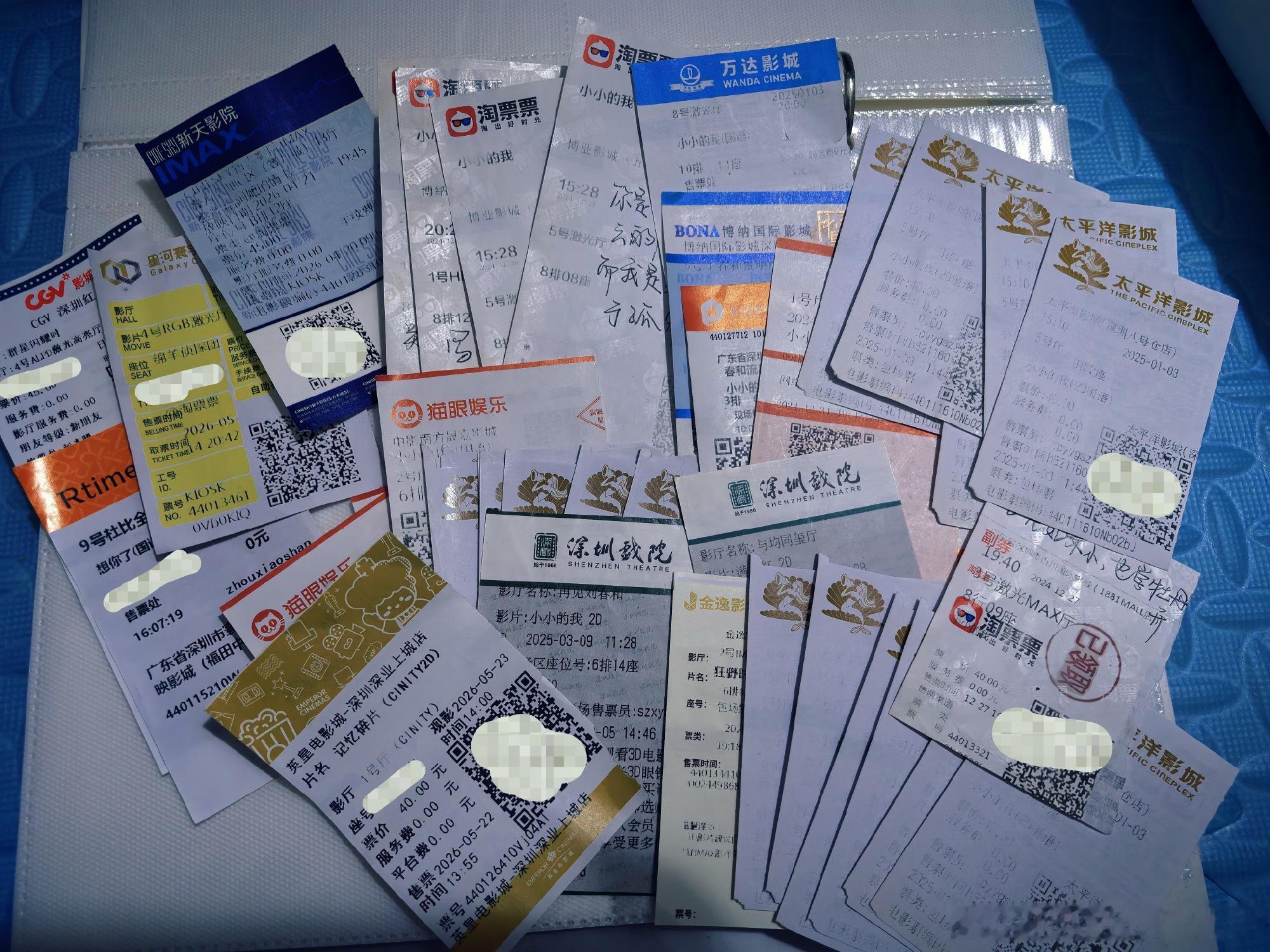 在我的相册簿里，装载着许多泛黄或崭新的电影票根，每一张票根背后，都藏着...