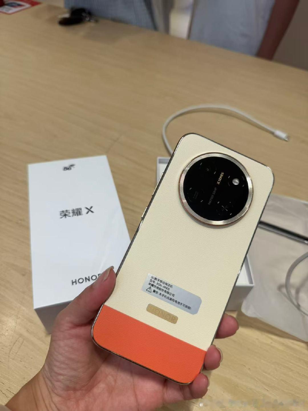 哇塞拼接皮质#荣耀x80promax##荣耀magic9##荣耀robotphone##荣耀# ​