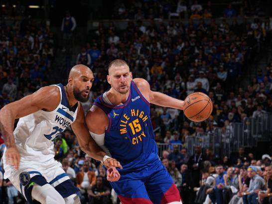 答案来了：一个健康的华子+一群站出来的队友+调整到位的战术。 刚结束的...