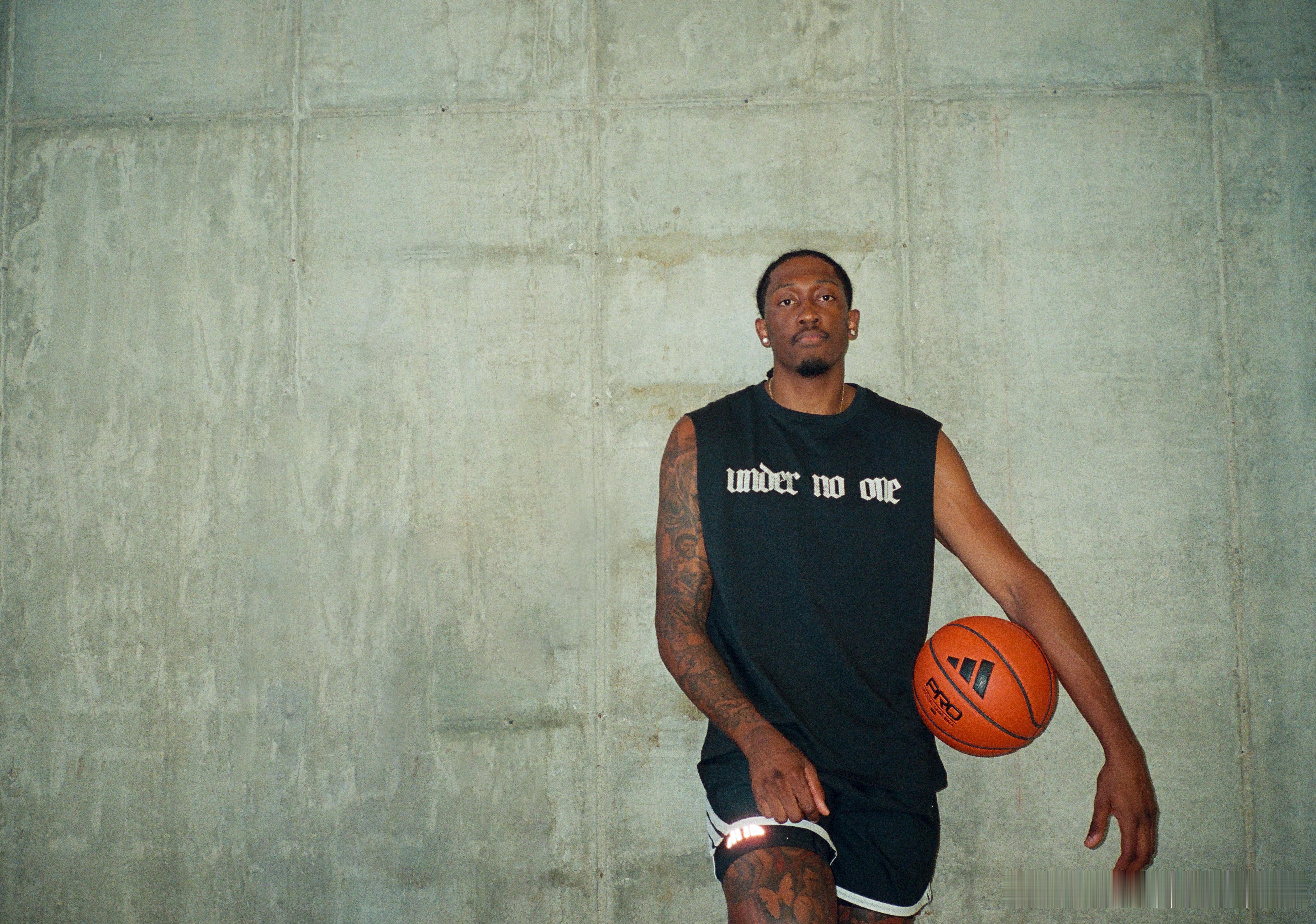 adidas Basketball 携手 NBA 球星杰伦·威廉姆斯开...