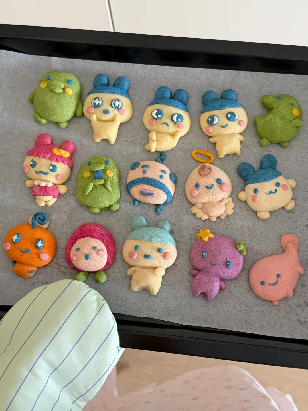 烤出了一盘拓麻歌子曲奇饼干🍪
