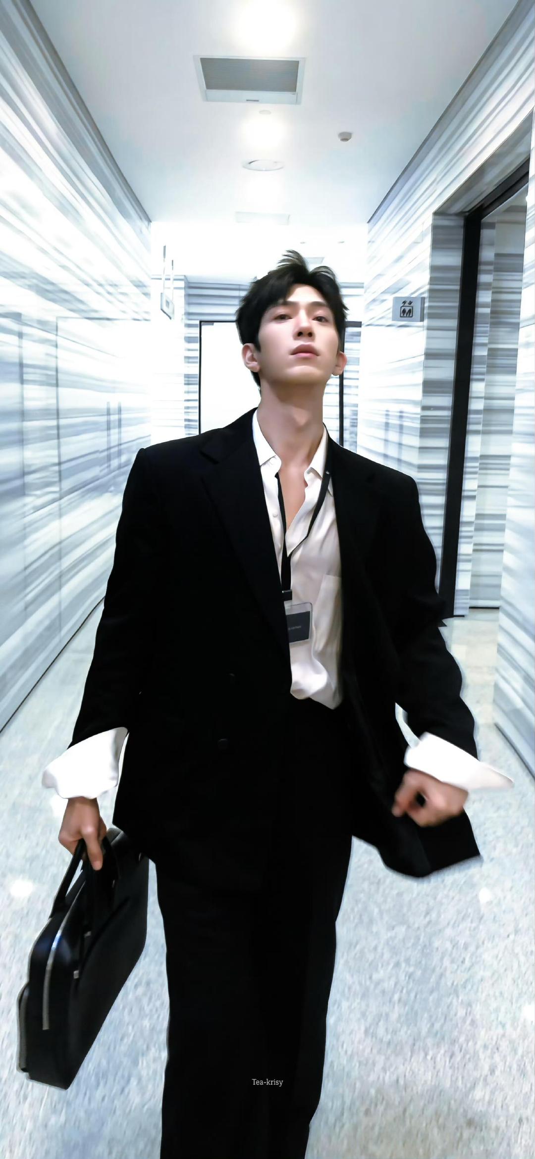 #井柏然口误# 井柏然说体重一米七！ ​