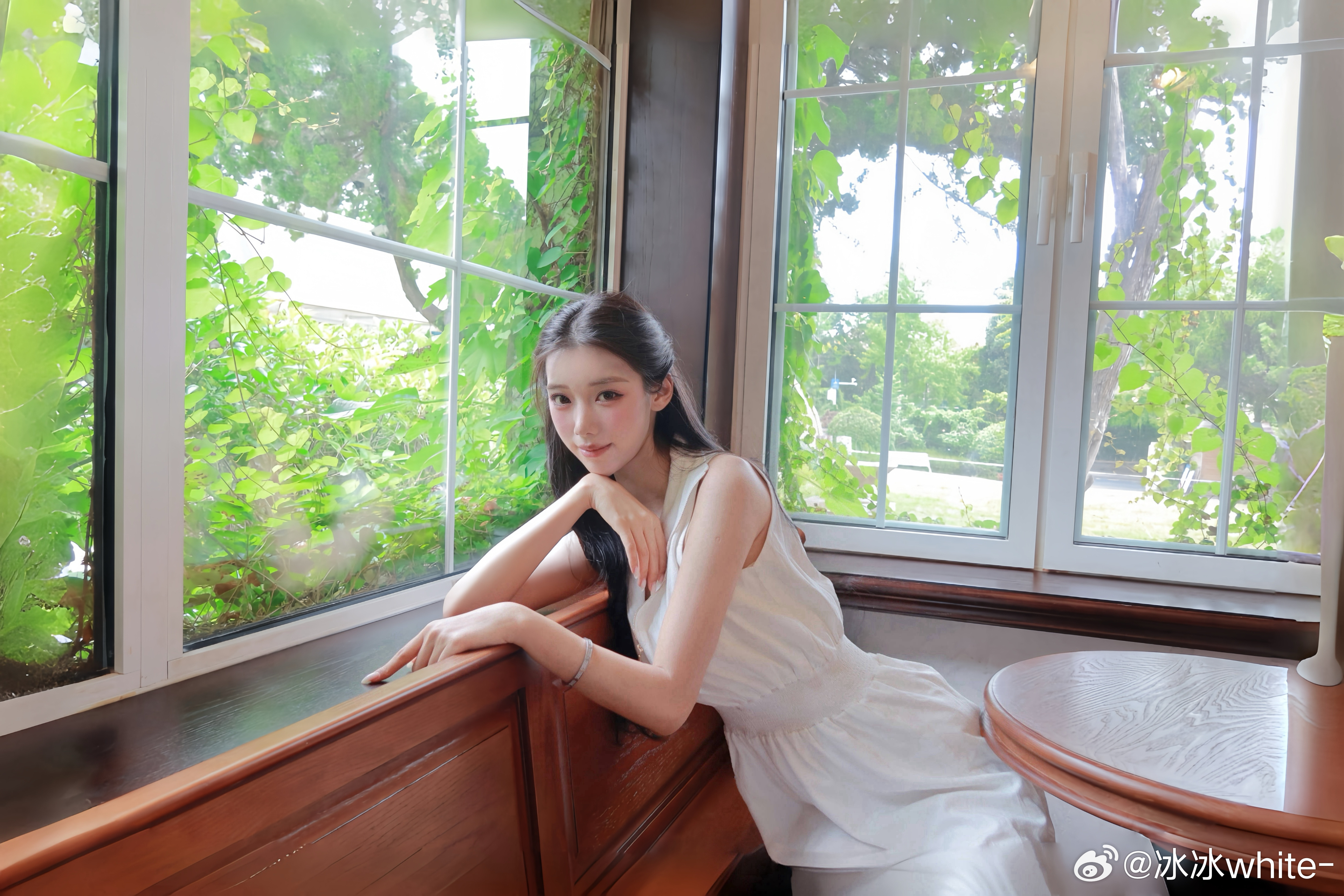 对别人期待 本质上是一种对自己的微型暴力
20岁总习惯向外求，希望个体价值要由他人来证明、寄托在礼物 转账这些外在反馈里.现在于我而言礼物只是礼物 不是答案。我的价值不需要别人认证、爱是自爱者的盈余流动
专注丰盈自己，守住自己能量场.
去学习 看书 、新闻时事、追踪趋势、就和建个人复利体系， ​