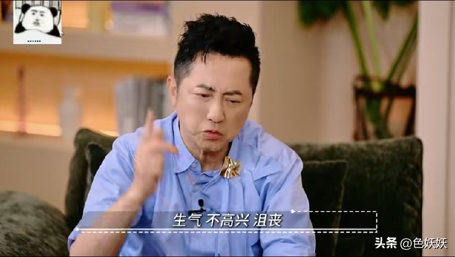 哈哈，庾澄庆谈教育孩子，一要有礼貌，二要有同理心。
难怪恩利情绪这么稳定，因为庾澄庆的教育是孩子可以有情绪，可以愤怒，不高兴，沮丧，但必须有礼貌，不能失了分寸。
同理心也很重要，不要理所当然地享受别人的善意，也要对别人好，难怪网友都说恩利是个有教养的大男孩[加油][加油][加油]