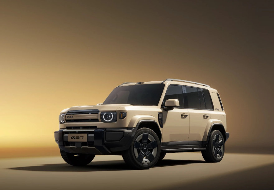 #iCARV27长续航版户外好搭档#奇瑞iCAR V27长续航版是硬派方盒子增程SUV，外观自带外挂备胎，气场十足。搭载1.5T增程系统，纯电日常代步，长途出行没有里程焦虑。车内空间宽敞，车机芯片算力强，支持快充还有对外放电，不管城市通勤还是户外露营都能胜任。#大v聊车# ​