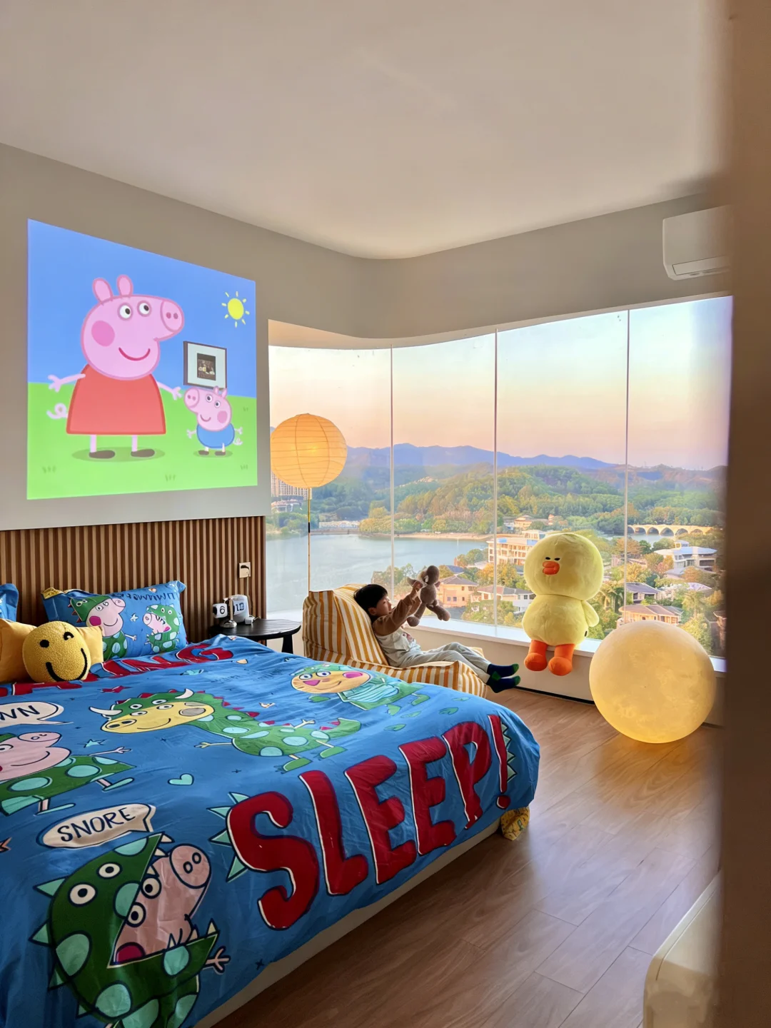 羡慕我的儿子，从小住在大落地窗的房子里