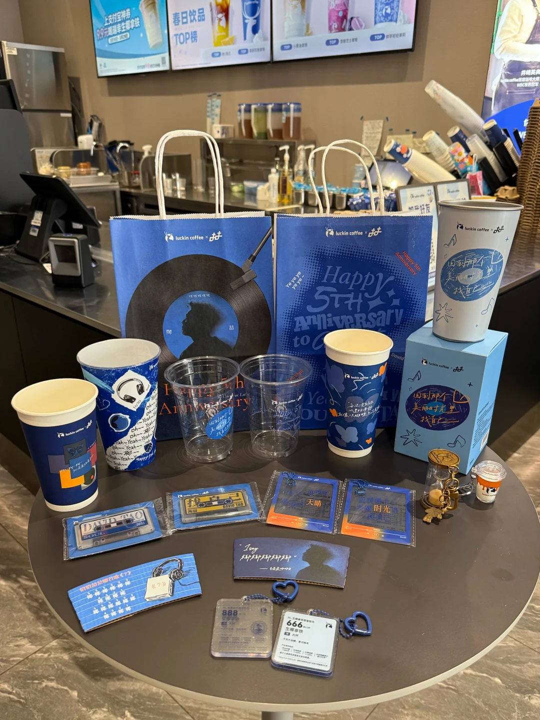 瑞幸X陶喆联名实拍来了！！！！！！