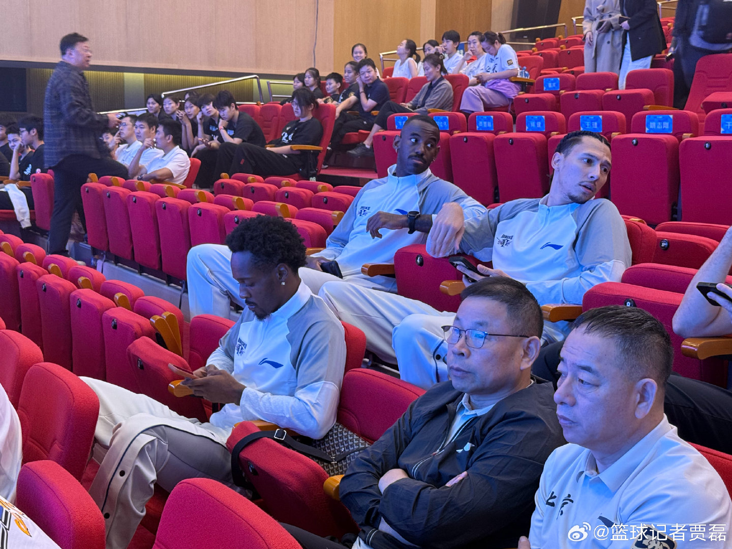 北京首钢召开新赛季誓师大会，三外援首次亮相。今年这个外援配置，让球迷非常期待。 ​