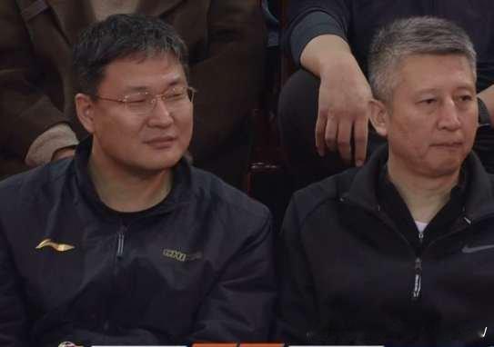 中国男篮主教练 郭士强  今晚 低调现身 了长春赛区观看   吉林男篮主场对阵新疆男篮的比赛。 ​