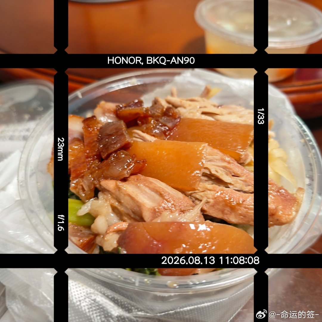 后来才发现我想要的其实很简单，一个独栋大别墅，一辆保时捷帕拉梅拉，一辆路虎揽胜，30亿的存款，仅此而已，为何幸福如履薄冰 ​