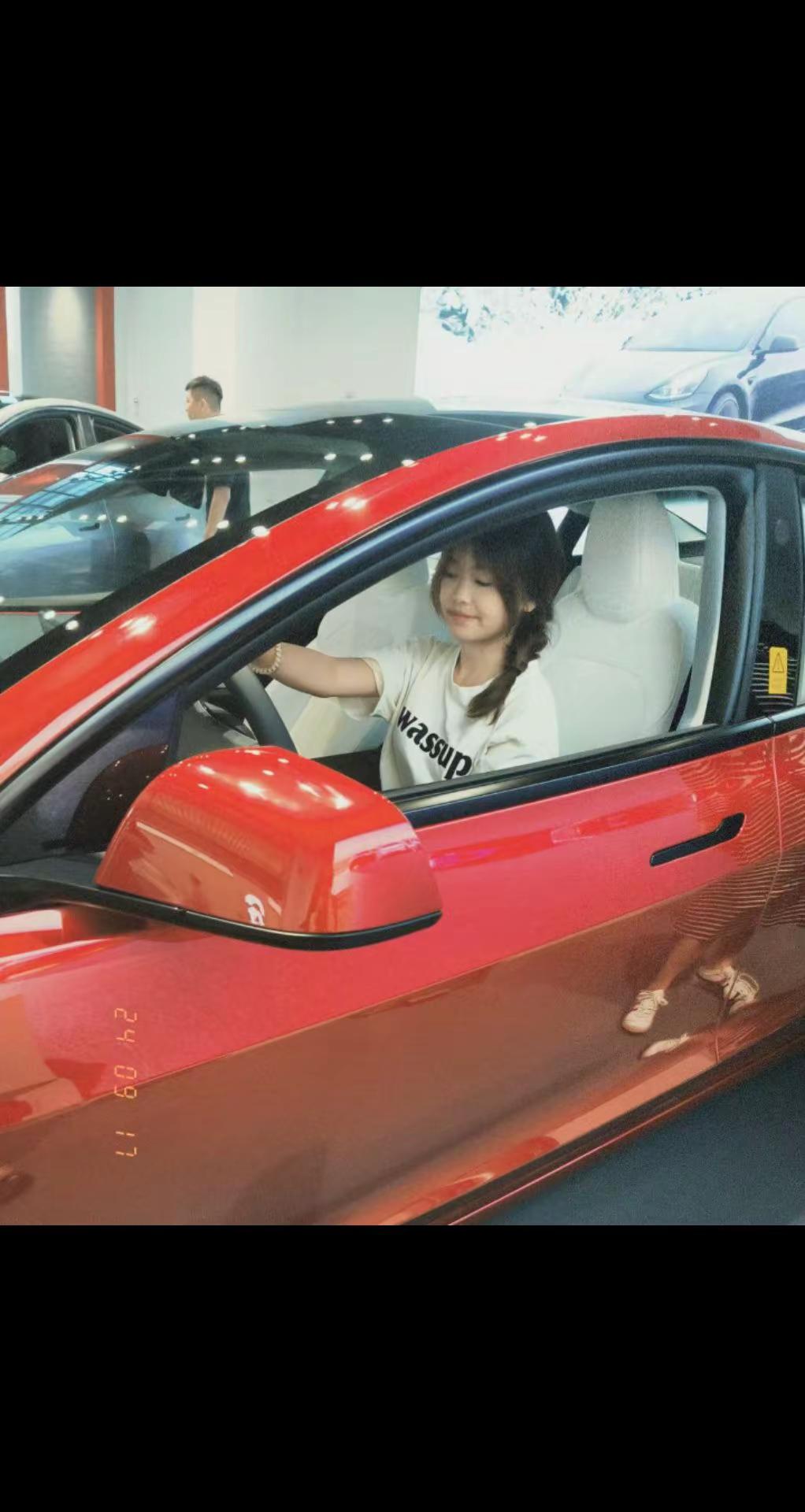 特斯拉车主 女孩子的跑车 美少女的座驾