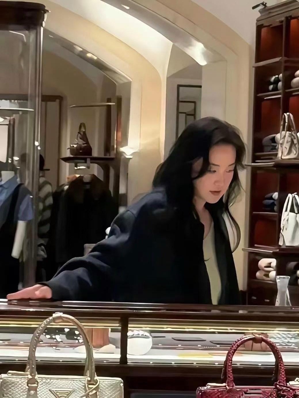 贾玲已经完全是另外的人了，现在好高冷，完全认不出来 ​