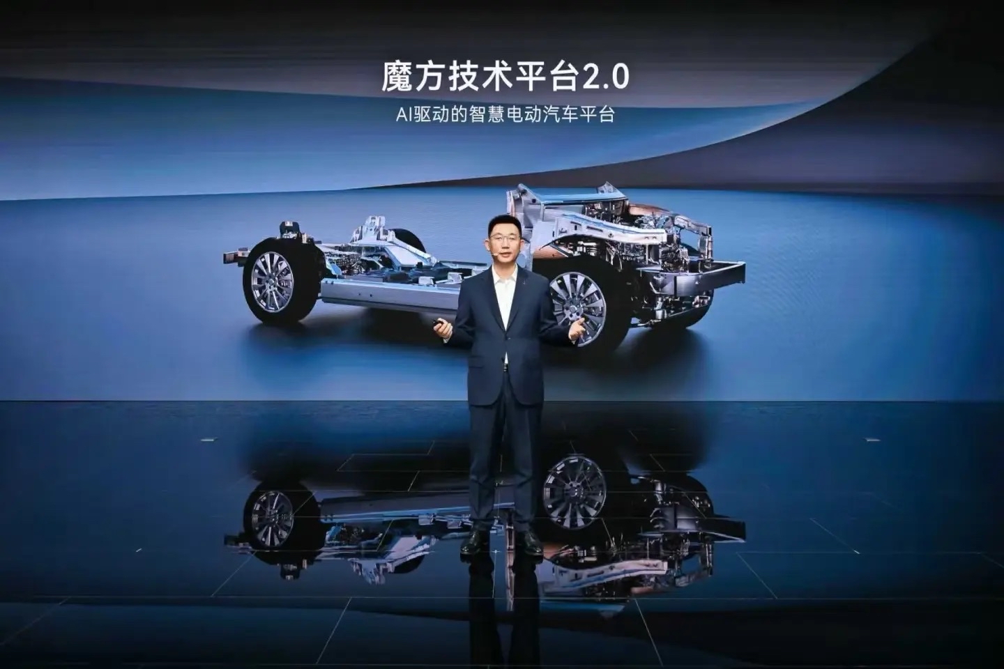 技术筑基，赛力斯以自研奔赴新能源长远未来问界 
在新能源汽车行业竞争日趋白热化的当下，赛力斯坚持技术驱动发展，从成熟量产技术打磨到前沿领域前瞻布局，走出一条自研创新的发展路径，让人看到自主品牌向上突破的底气与潜力。
魔方技术平台2.0、新一代超级增程、智能安全体系，是赛力斯面向当下市场的技术核心