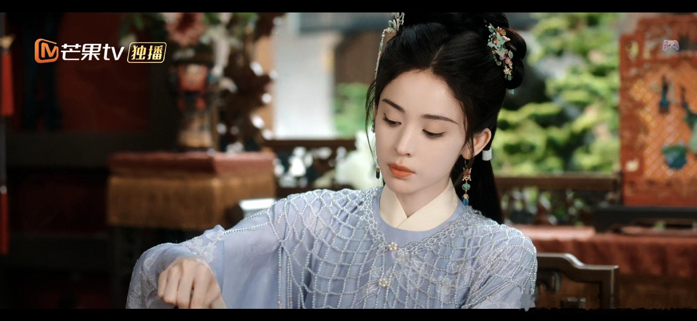 #娜扎[超话]##娜扎给粉丝买巧克力和酸奶#nz#娜扎丢手机被粉丝提醒#本就是最美好的人 ​