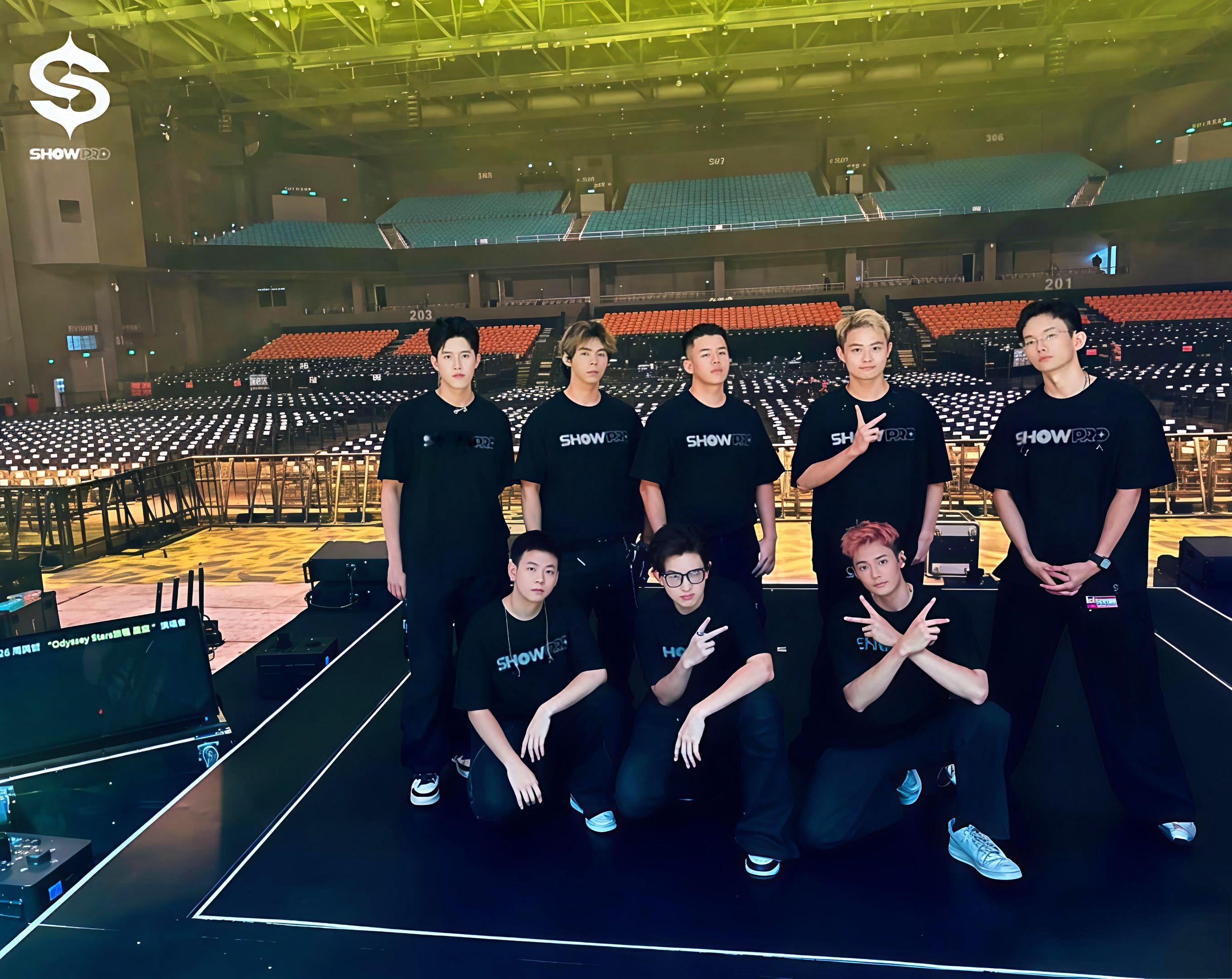 常州站顺收啦！【ShowPro✖️周兴哲】《Odyssey·Stars旅程·星空》巡回演唱会
舞步跟随韵律辗转起落🌌光影来回穿梭盘旋，今夜，狂欢模式即刻开启📍常州站⏰
ShowPro  周兴哲 周兴哲演唱会