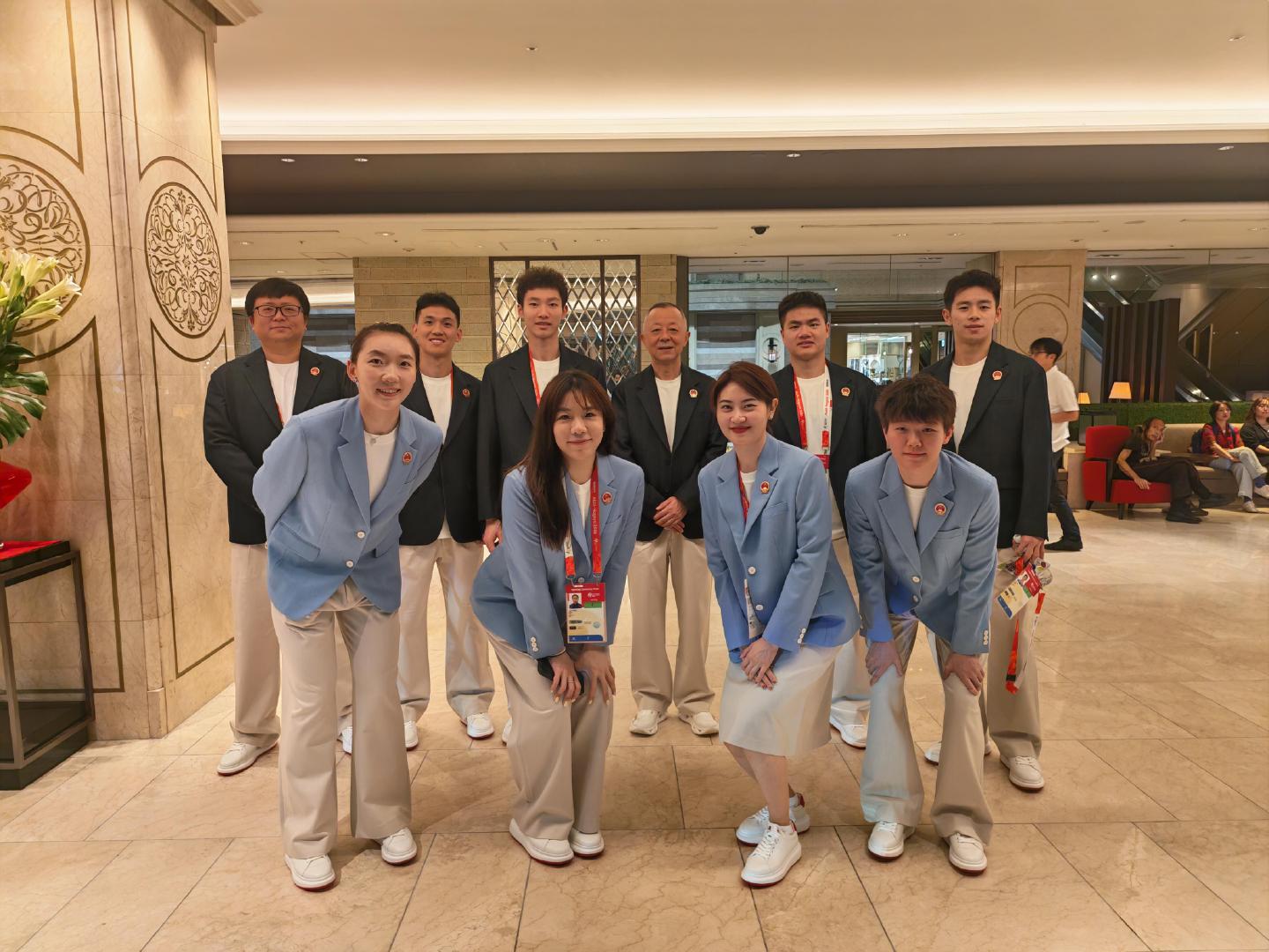 亚运会的衣服真好看啊，很板正，我们羽女终于可以穿裤子了 ​