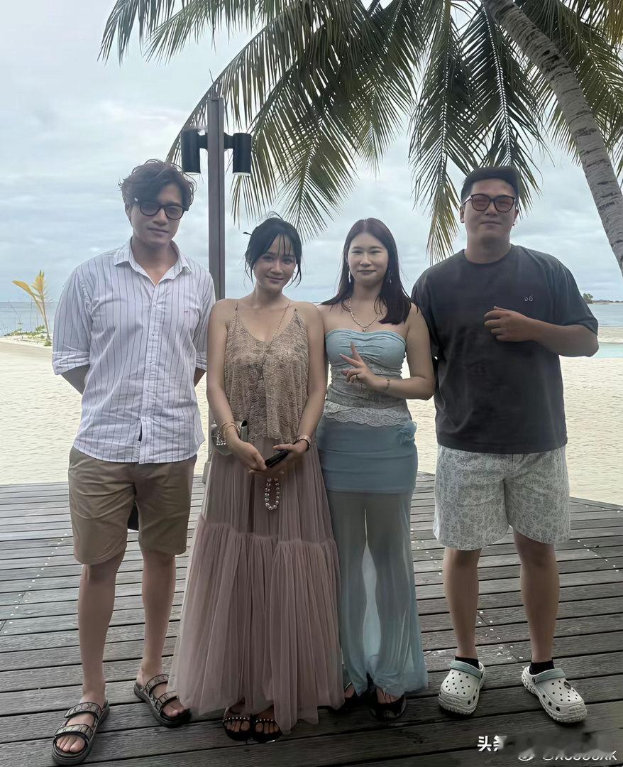 陈乔恩夫妇丁克的第四年，正如她所说：没孩子过得很爽！
​有网友在马尔代夫偶遇了陈乔恩和她老公Alan，他俩的状态一眼就能让人看出过得很惬意。 ​