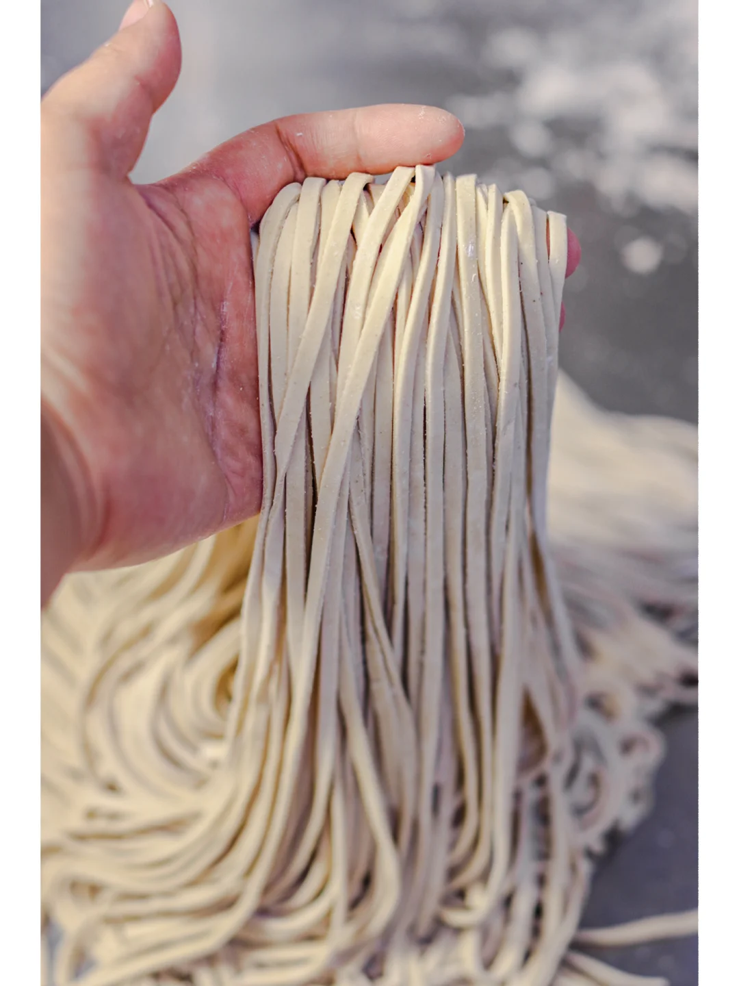 妈妈做了一辈子的地瓜面面条，筋道又很爽滑