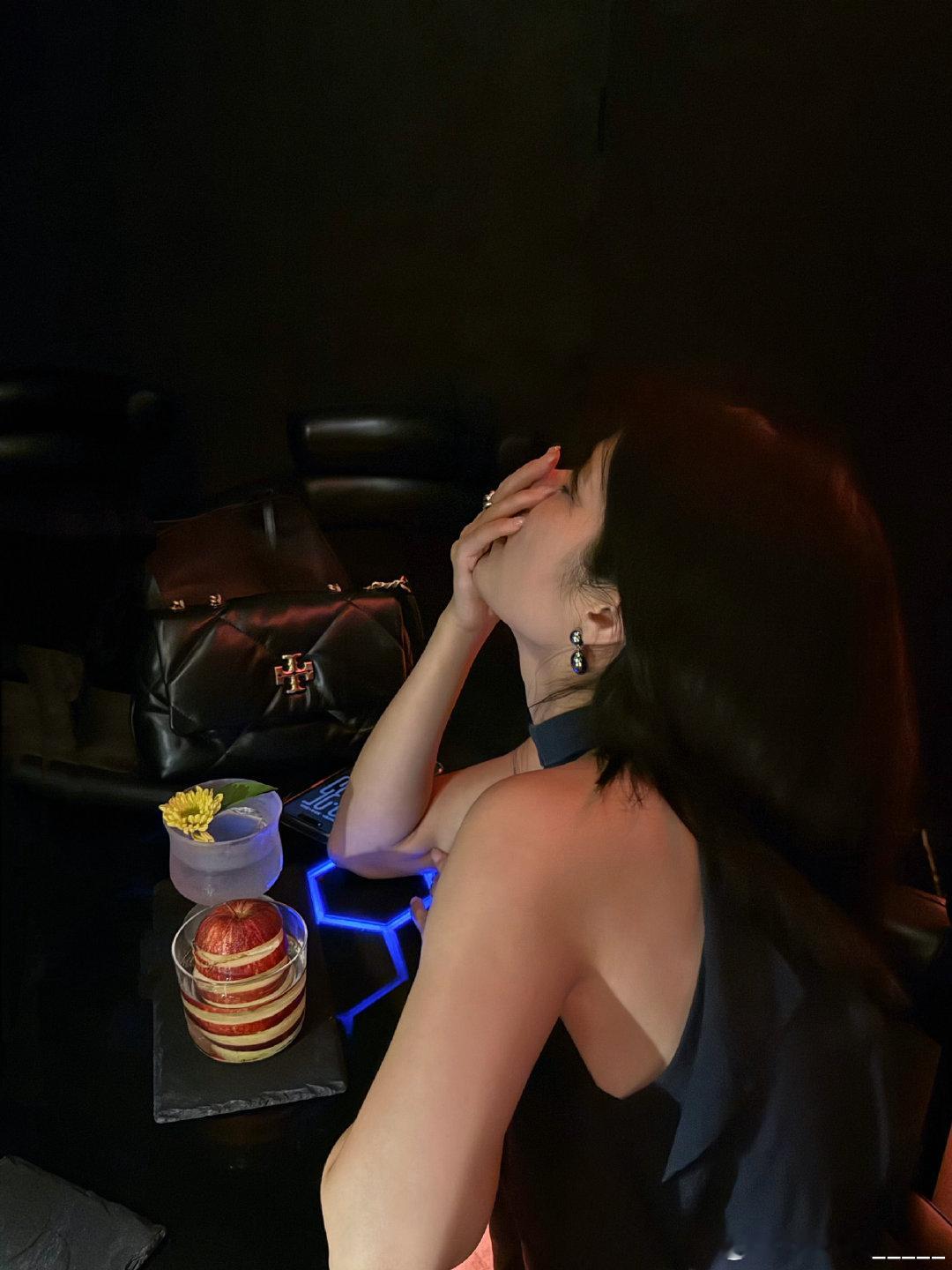 酒单半天看不出所以然，直接拿美团图片点单！ ​
