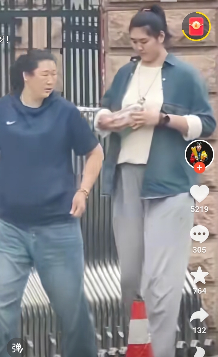 太高大了！ 高妹张子宇，现在效力于山东高速女篮，打WCBA联赛。 20...