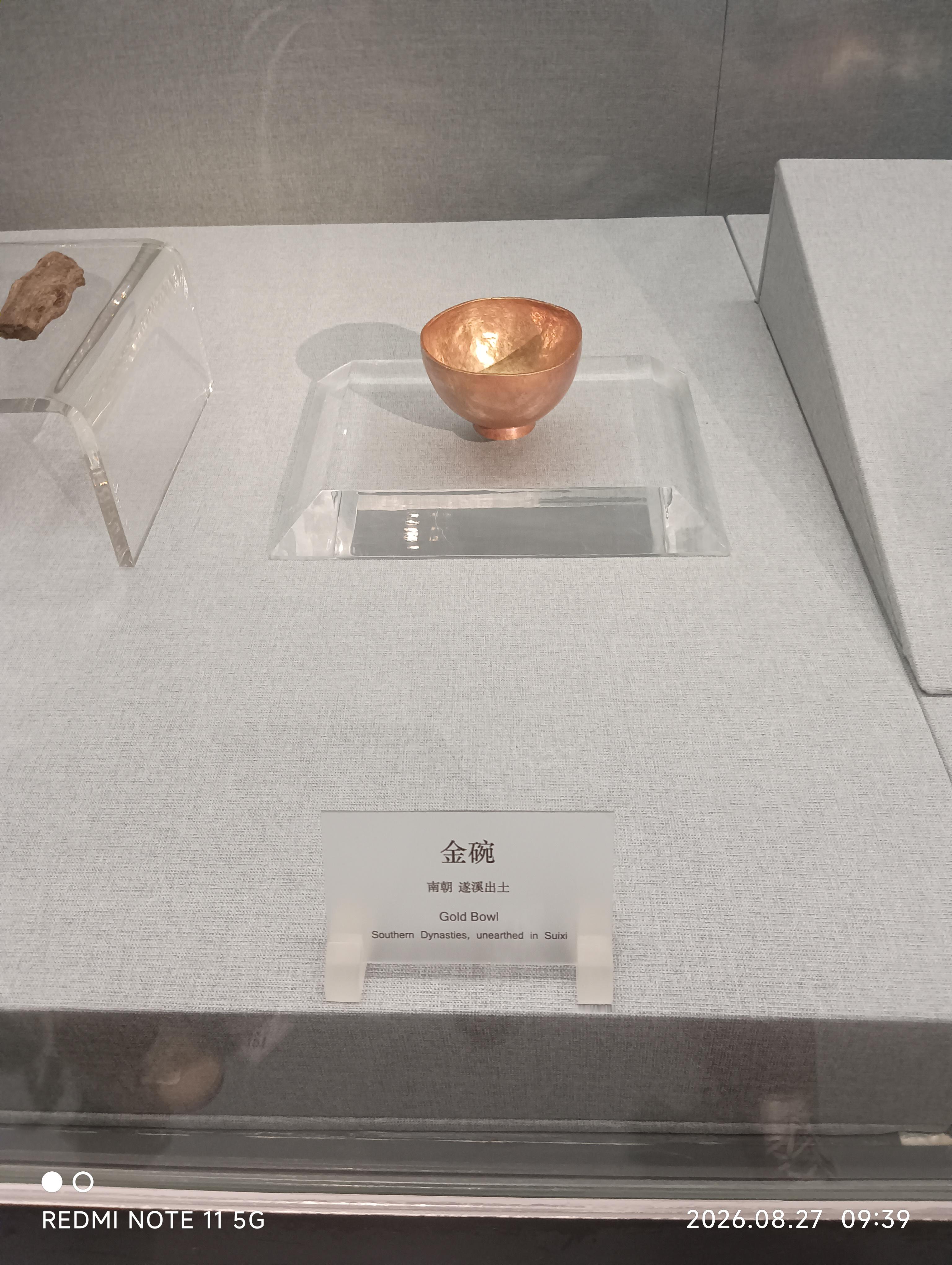 感觉在乱说，毕业生就业有这么高吗？大部分专业不对口，还有住宿费1300元1800元是公办学校最贵的[捂脸]