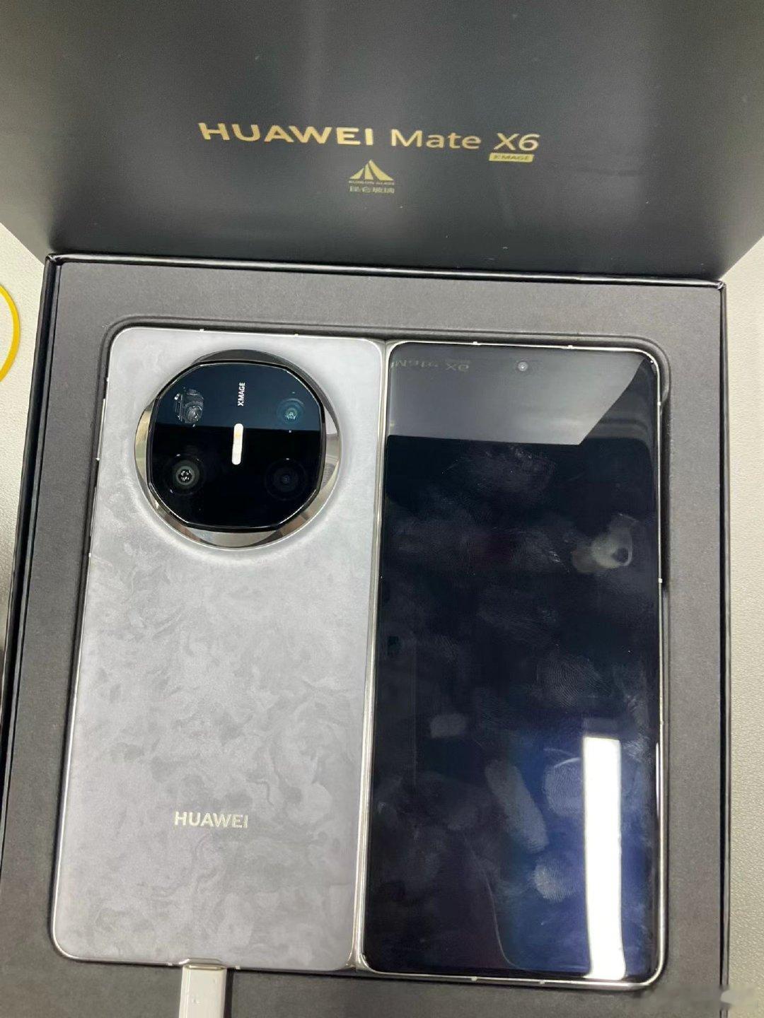 华为mate X6 12+512G 星云灰 先锋版
电池效率100 成色99新 在保27/09/01
全套带碎屏险
7799 ​