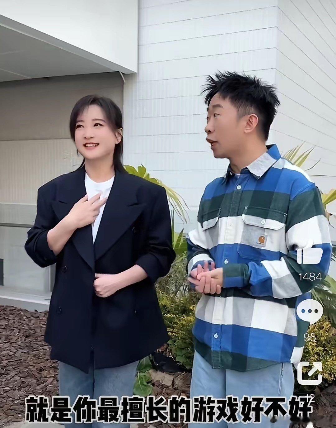 贾玲很久没露面了，这次跟杨迪一起现身怎么有种很奇怪的感觉！
看着脸瘦了很多，只是为啥感觉还是那么壮，膀大身宽的，难道还是单纯的只是开了一个瘦脸 ​