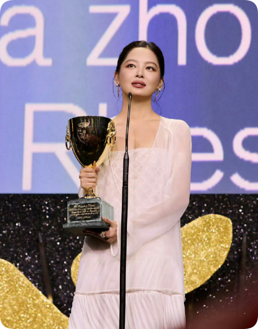 第39届中国电影金鸡奖提名名单日前公布，最佳女主角的提名名单引发争议。
宋佳借助《志愿军：浴血和平》入选，但看过电影的都知道，这部电影的实际女主角是张子枫。宋佳的表演虽好，但实际上却是女配角，这个戏份上的划分是不是有问题？
张子枫借助《捕风追影》入选，表演还是不错的，但这是不是有点补偿心理？
还有就
