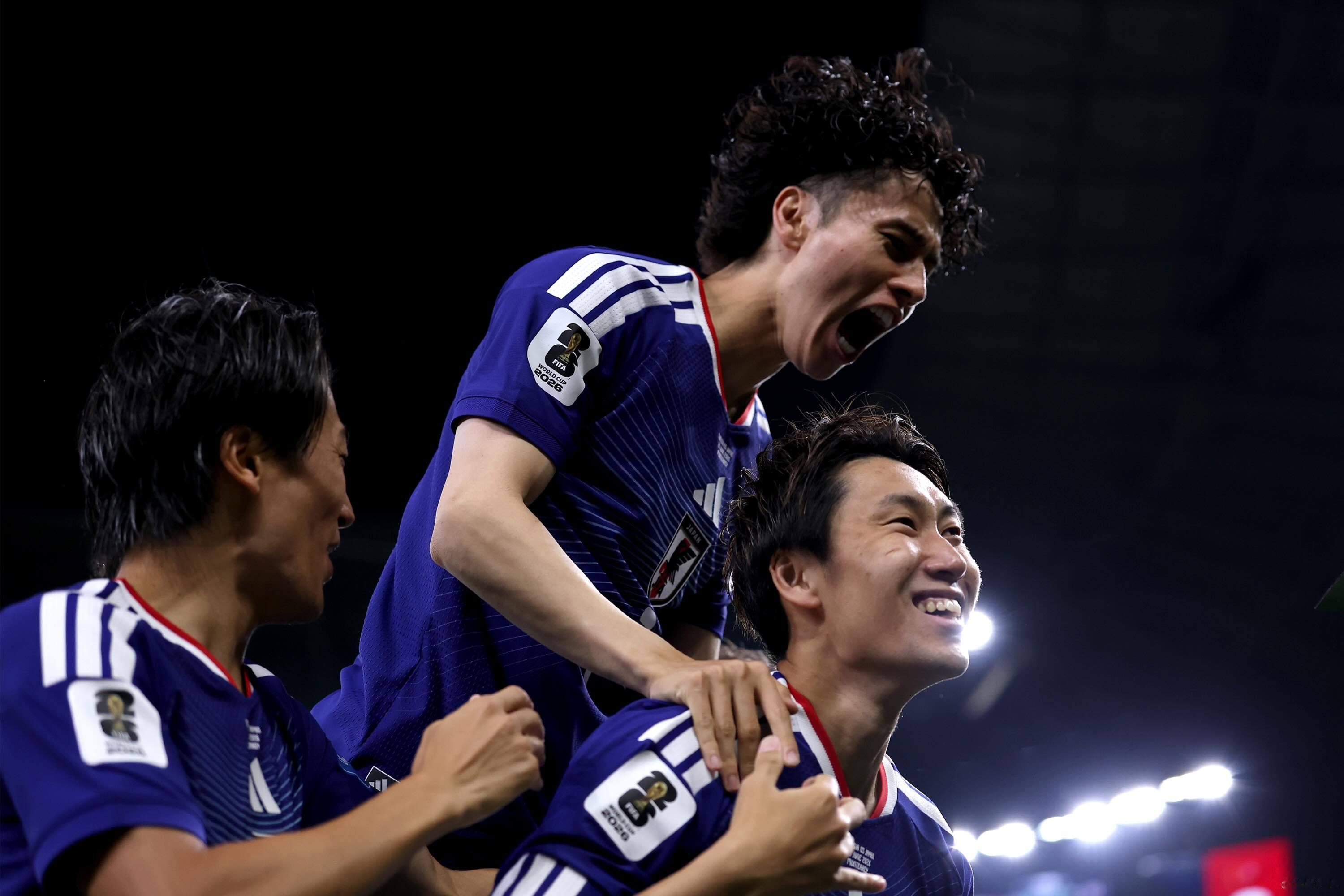 世界杯F组第二轮，日本队4-0战胜突尼斯，取得首胜的同时送对手连败 镰...